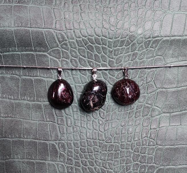 Pendentif Grenat rouge roulée